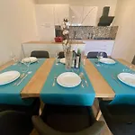 - Two Bedroom With Terrace 卡斯塔