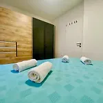 - Two Bedroom With Terrace 卡斯塔