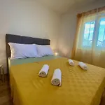 - Two Bedroom With Terrace 公寓 卡斯塔