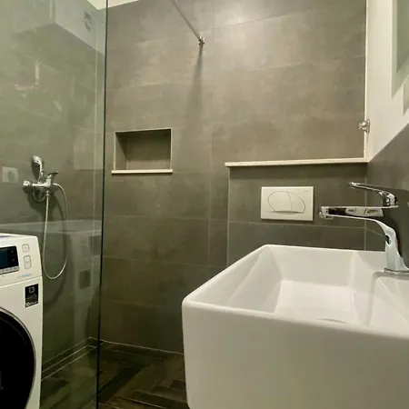 - Two Bedroom With Terrace Апартаменты