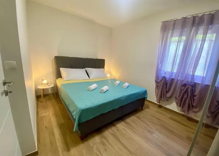 - Two Bedroom With Terrace Apartment *