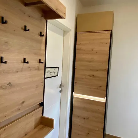 - Two Bedroom With Terrace Lejlighed Kastav